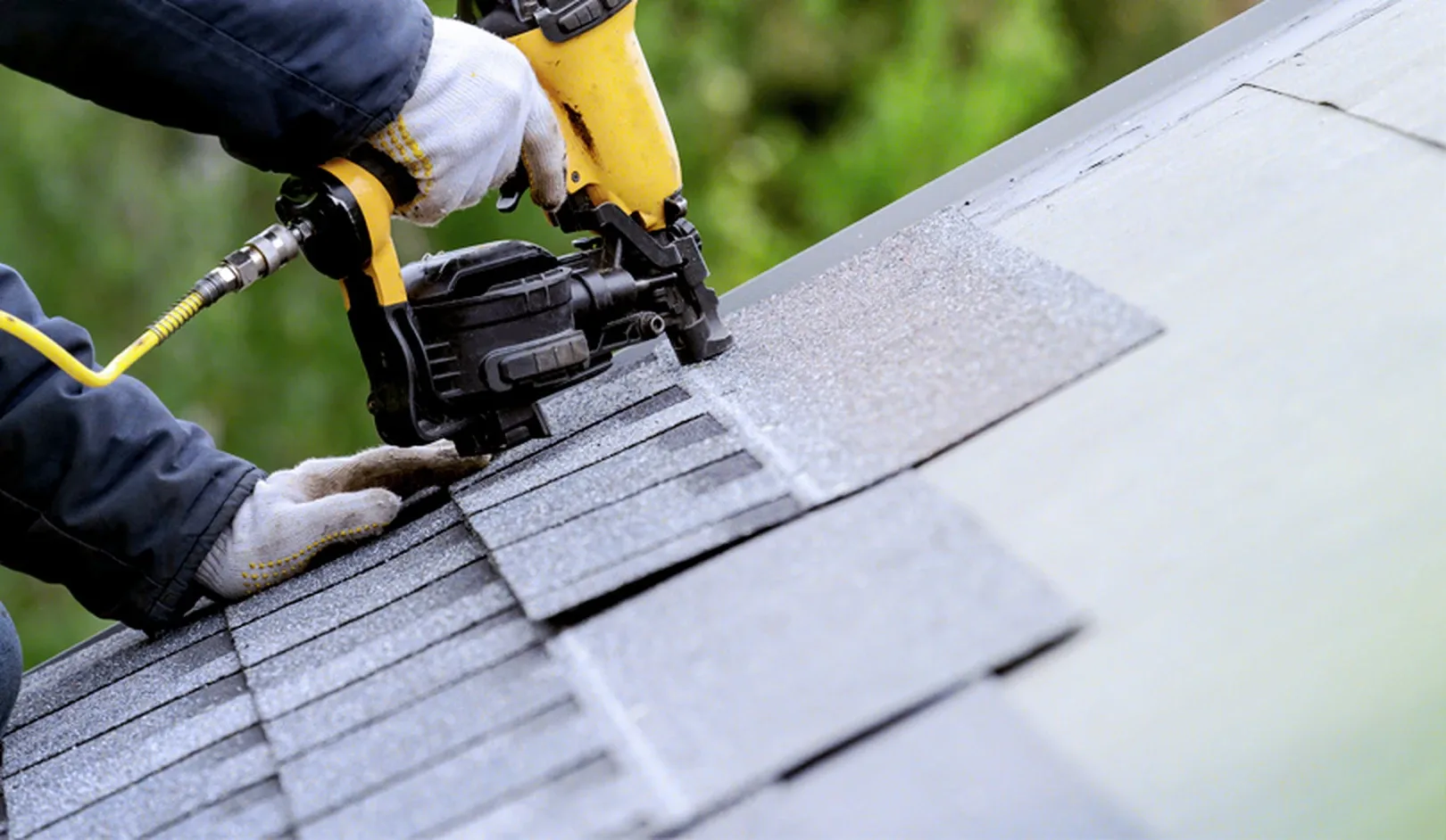 5 Signs to Replace Roof Before Solar