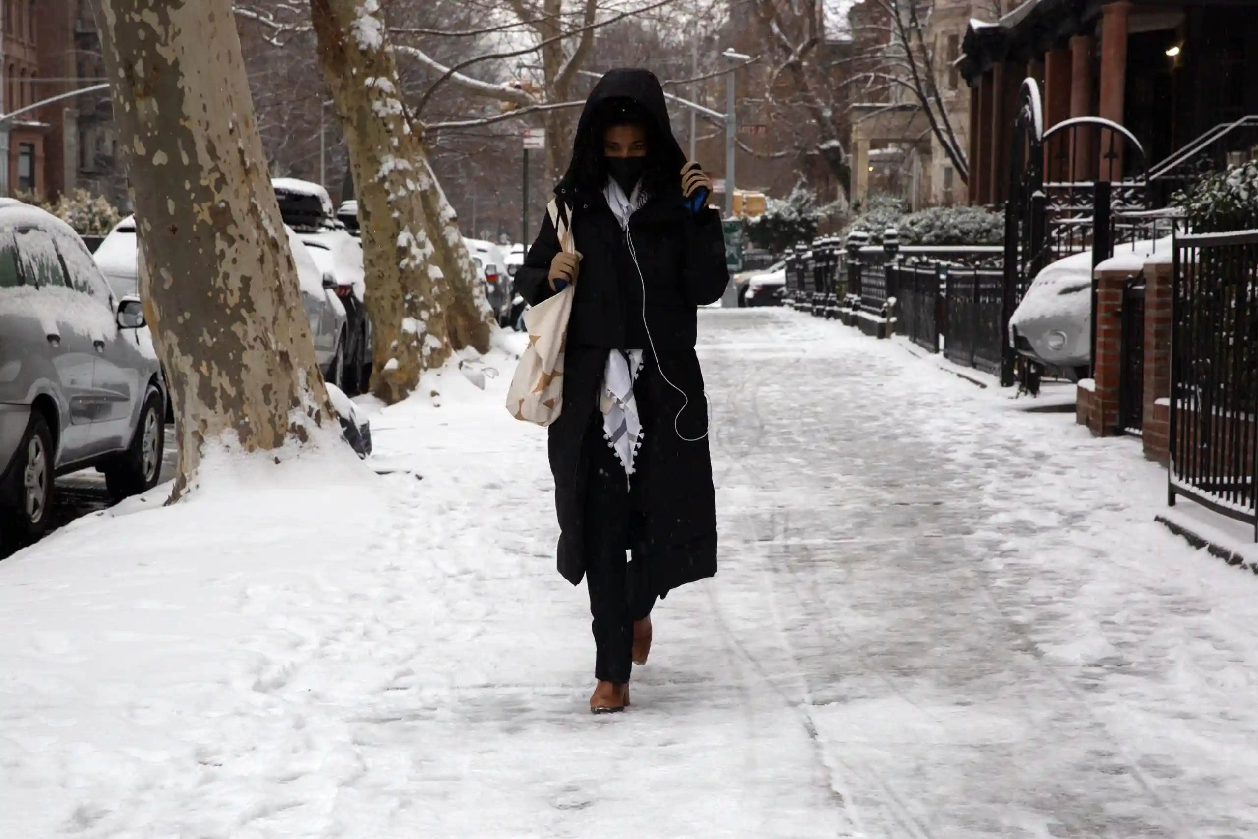 Why Clear Sidewalks Keep Athletes and Pedestrians Safe